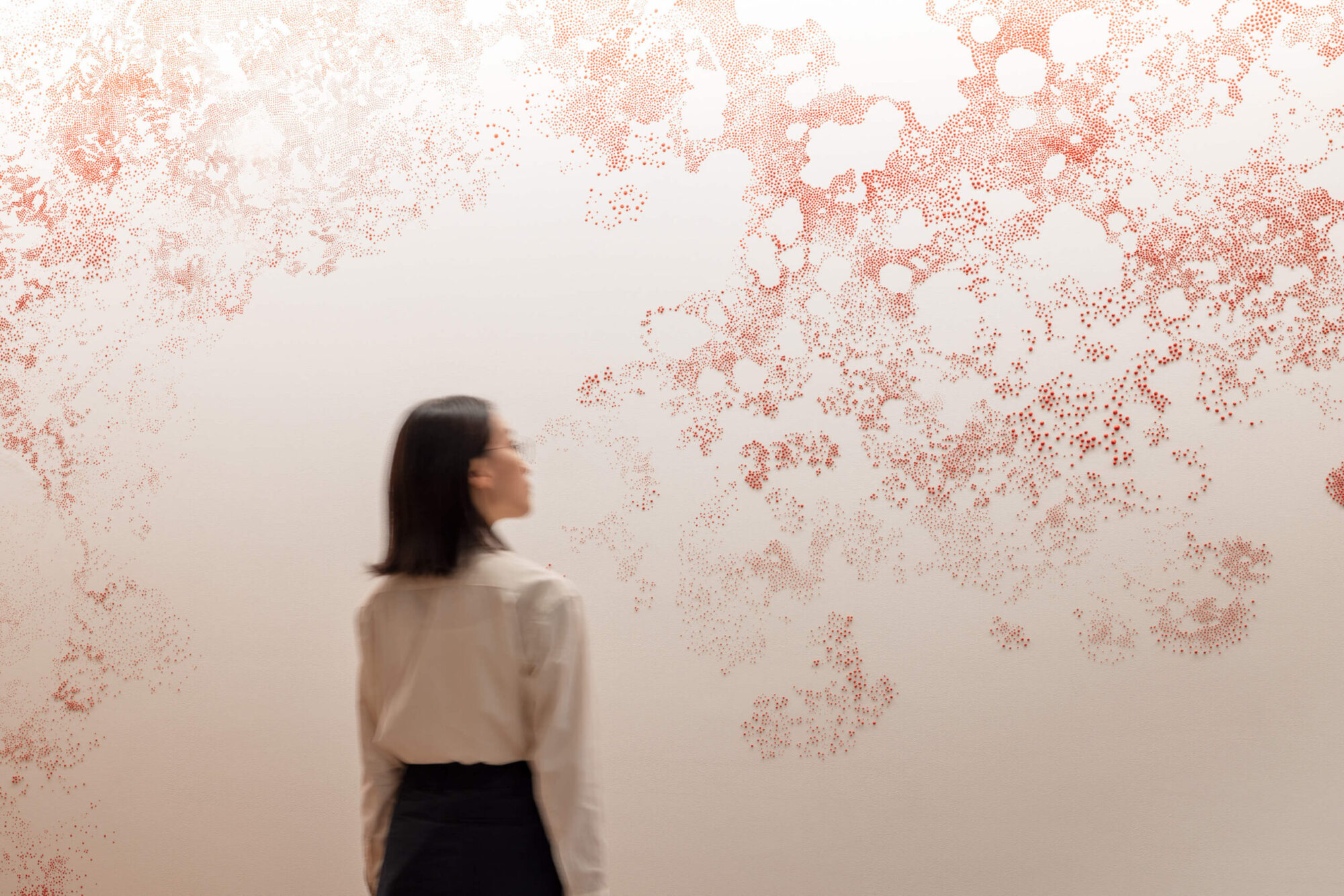 大和美緒「RED DOT/13.8 billion years」撮影：麥生田兵吾