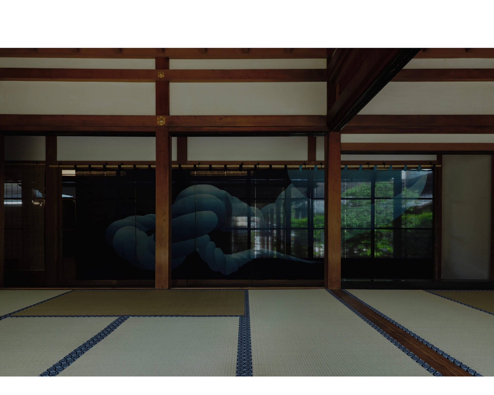 両足院の大書院に展示された、涼やかな作品《縄夏生》